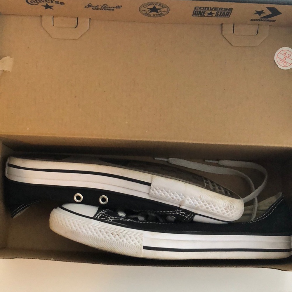 Converse Chuck Taylor All stars black.